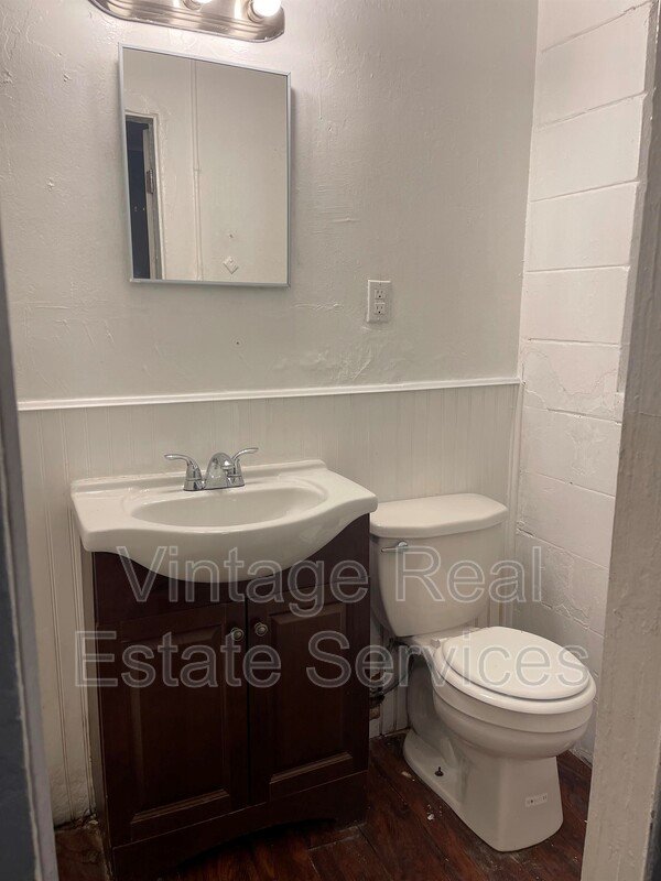 843 Union St S #D property image
