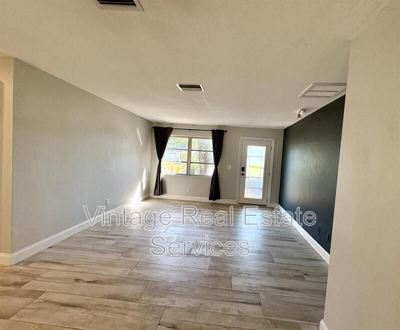 1074 Woodbrook Dr S property image