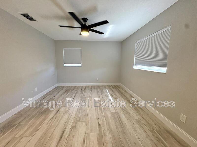 1074 Woodbrook Dr S property image