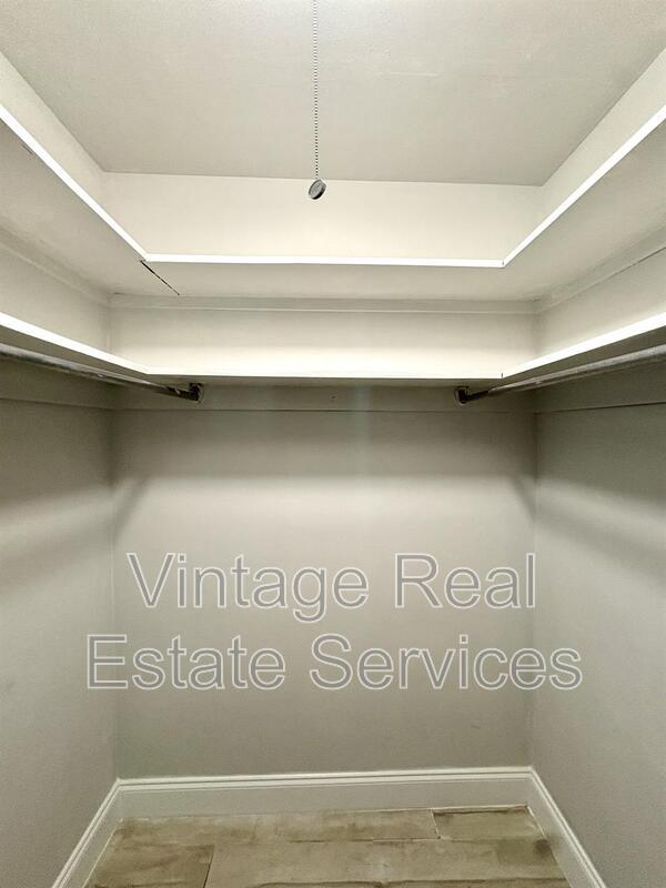 1074 Woodbrook Dr S property image