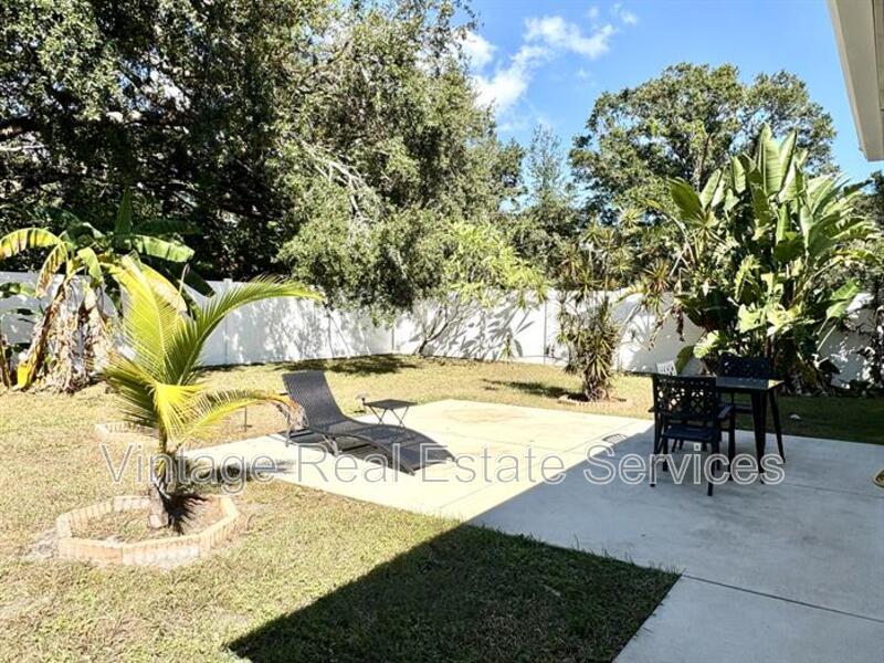 1074 Woodbrook Dr S property image