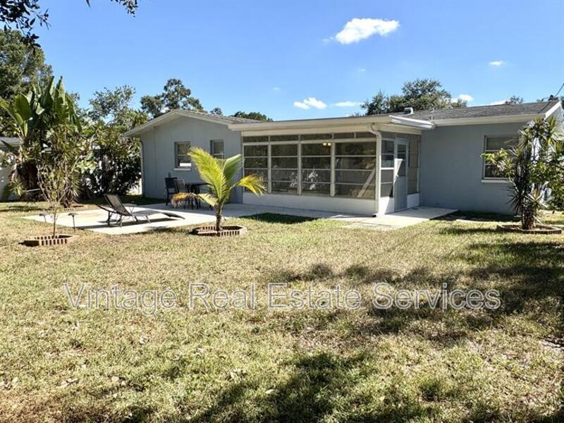 1074 Woodbrook Dr S property image