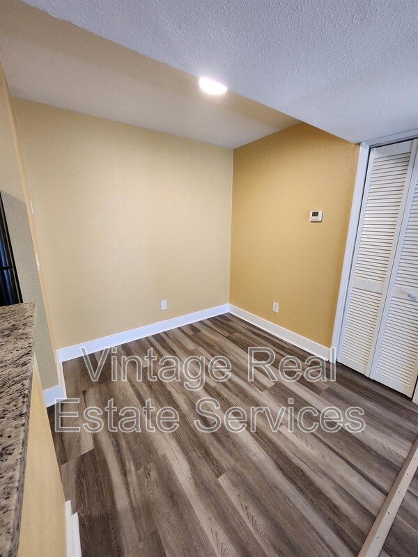 305 W Grant St #B3 property image