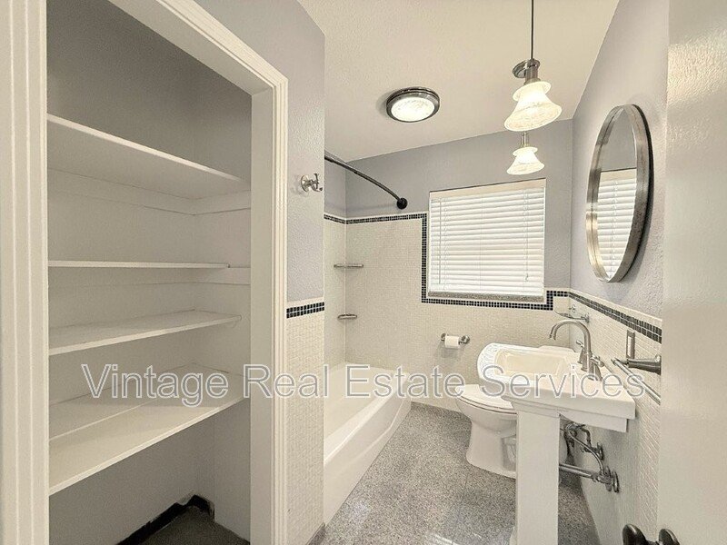 105 N Aurora Ave property image