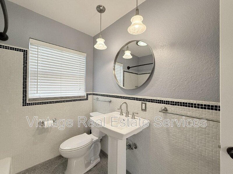 105 N Aurora Ave property image