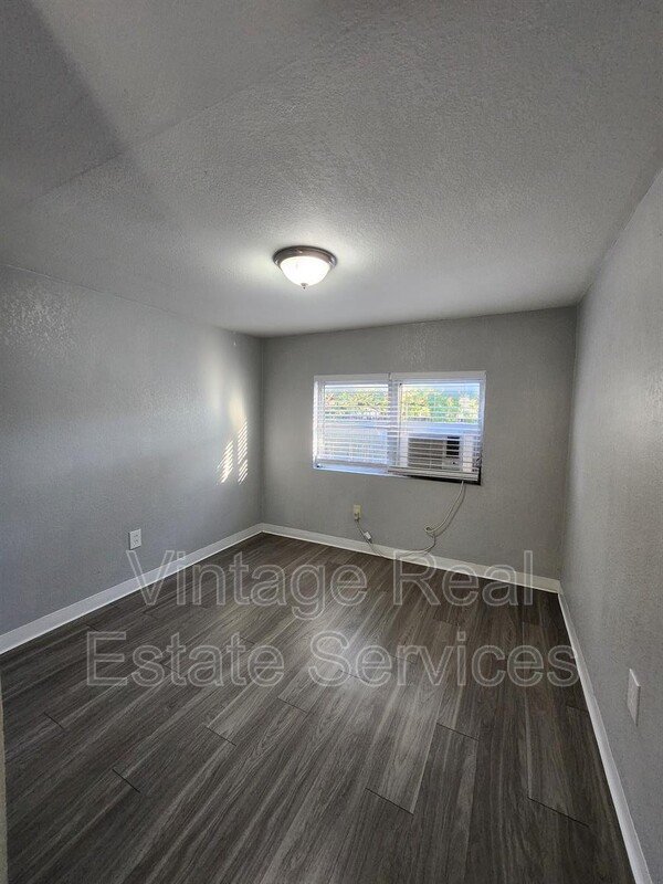 4611 N Hubert Ave #5 property image