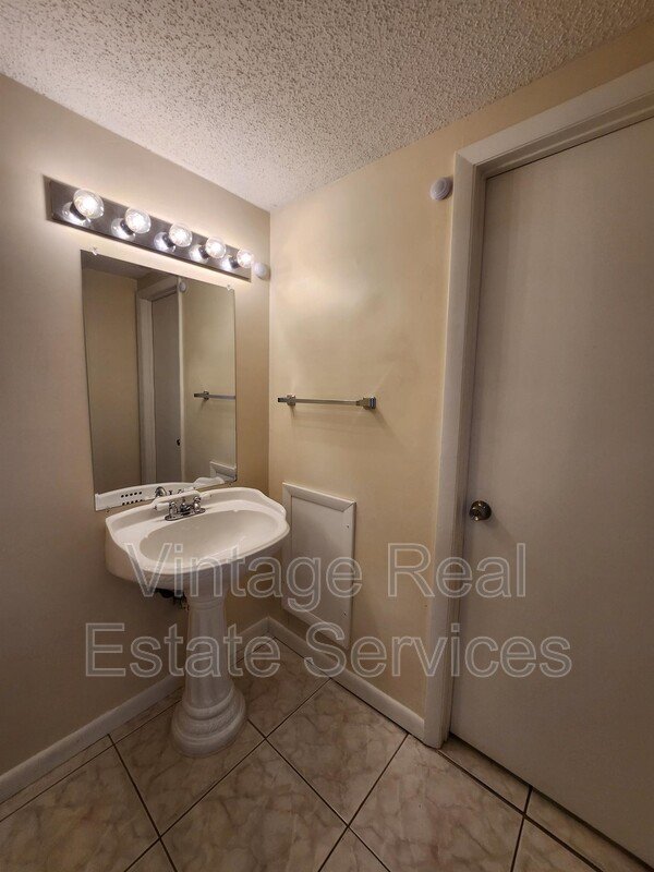 4913 Rockledge Circle property image