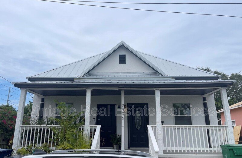 2406 E Clark St property image