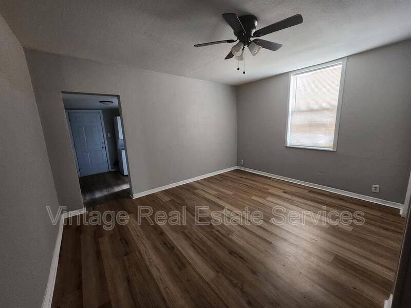 2406 E Clark St property image