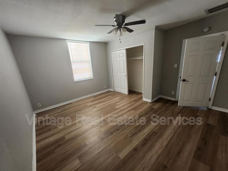 2406 E Clark St property image