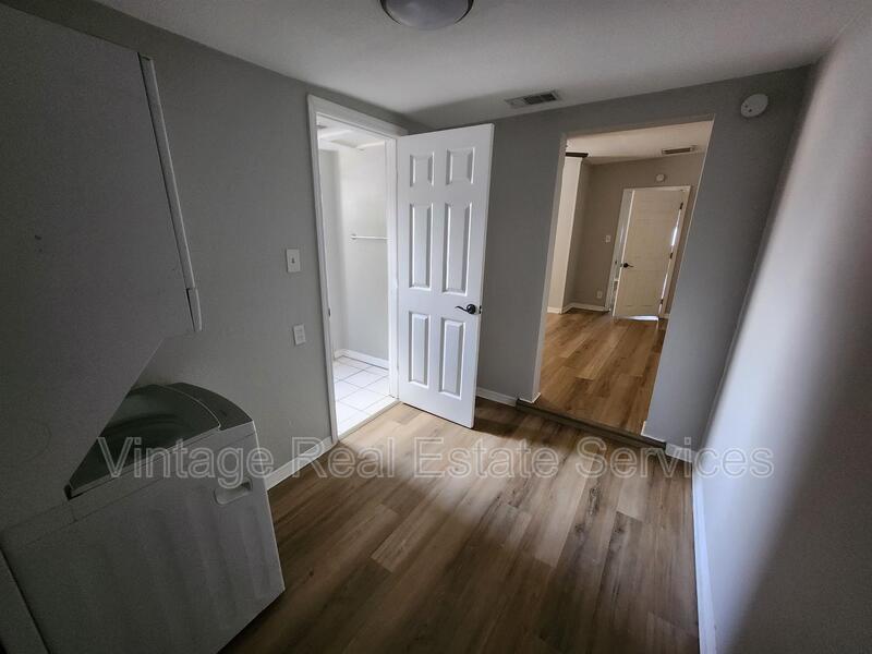 2406 E Clark St property image