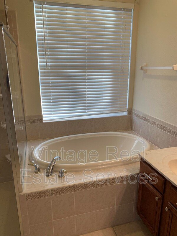 10724 Banfield Dr property image