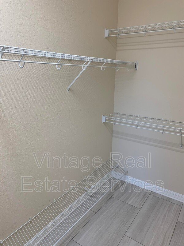 10724 Banfield Dr property image