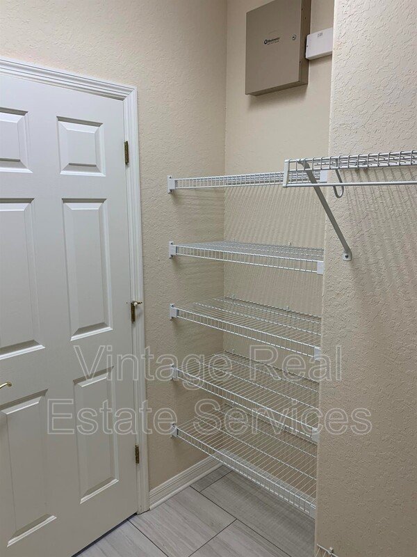 10724 Banfield Dr property image