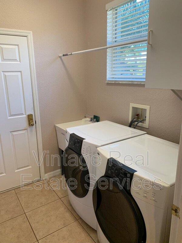 10724 Banfield Dr property image