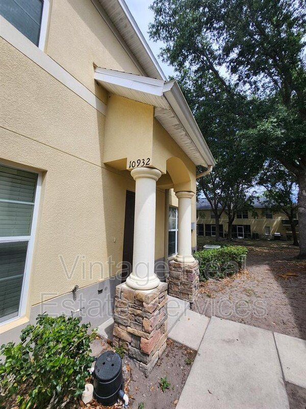 10932 Keys Gate property image