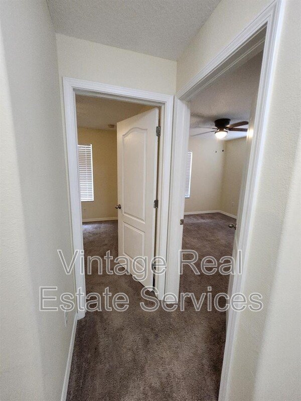 10932 Keys Gate property image