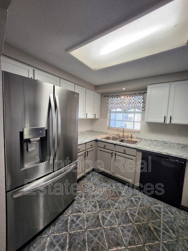 806 Walnut Dr property image