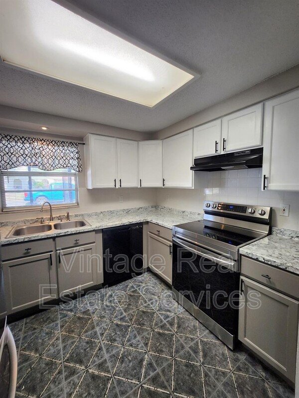 806 Walnut Dr property image