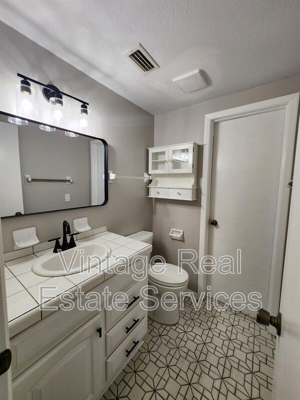 806 Walnut Dr property image