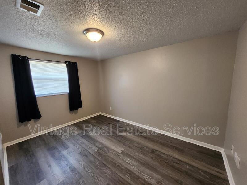 806 Walnut Dr property image