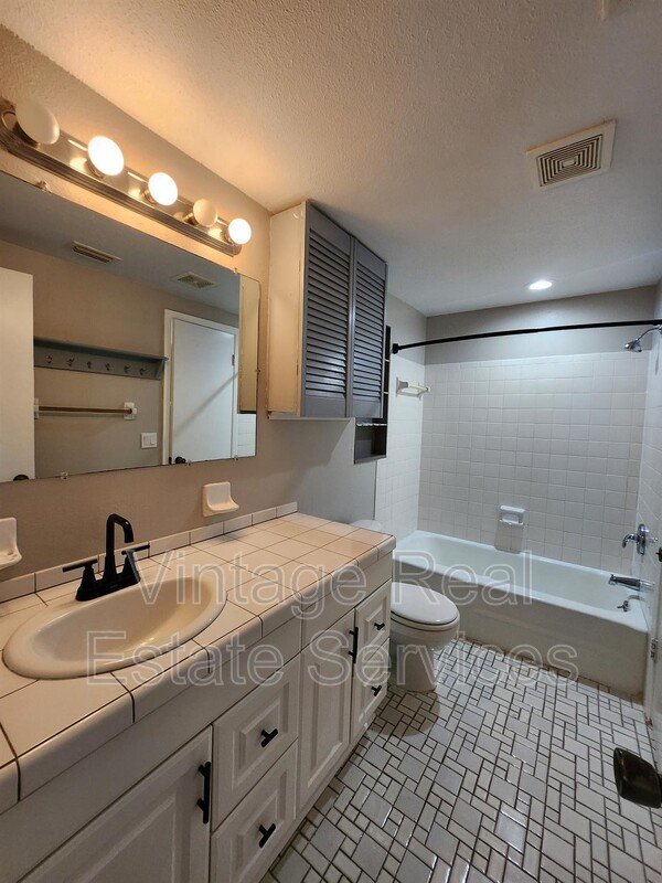 806 Walnut Dr property image