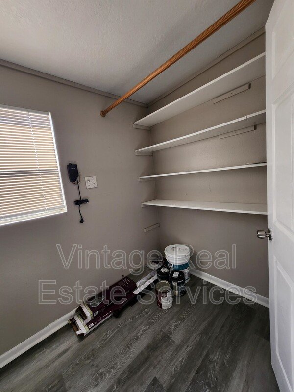 806 Walnut Dr property image