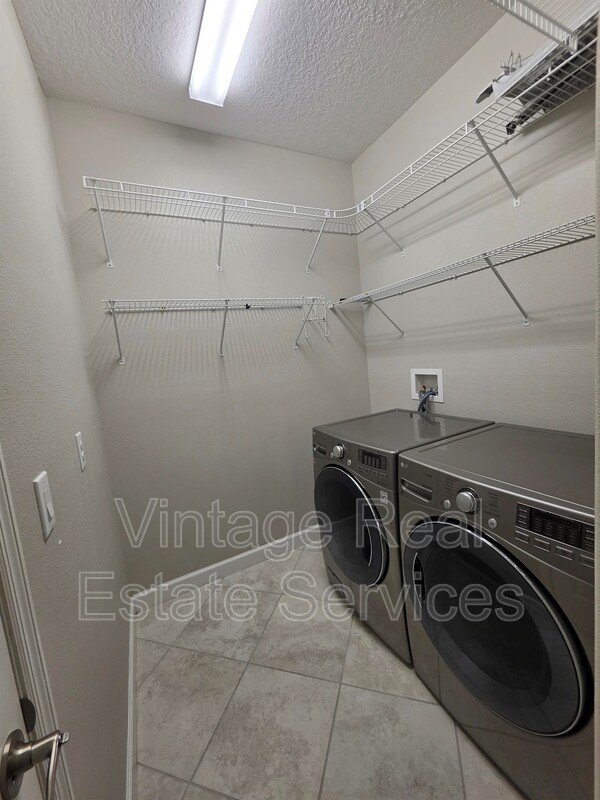 10049 Victory Gallop Loop property image