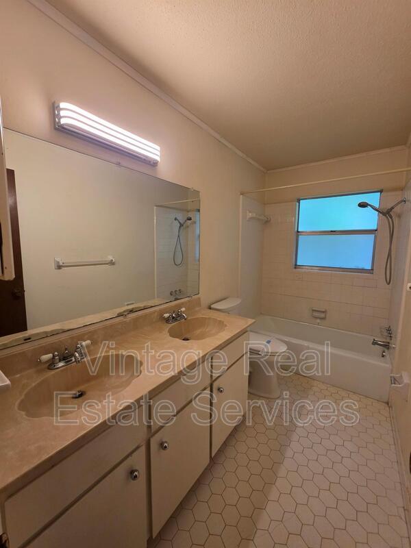 1028 Wildwood W property image