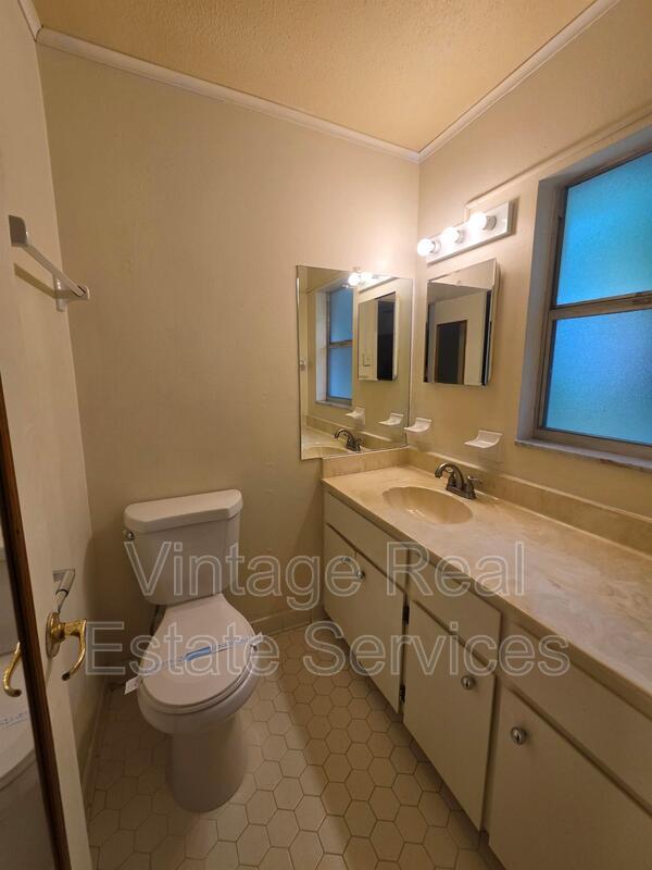 1028 Wildwood W property image