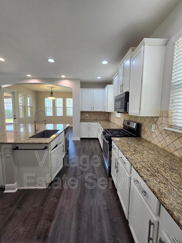 7920 Hampton Lake Drive property image
