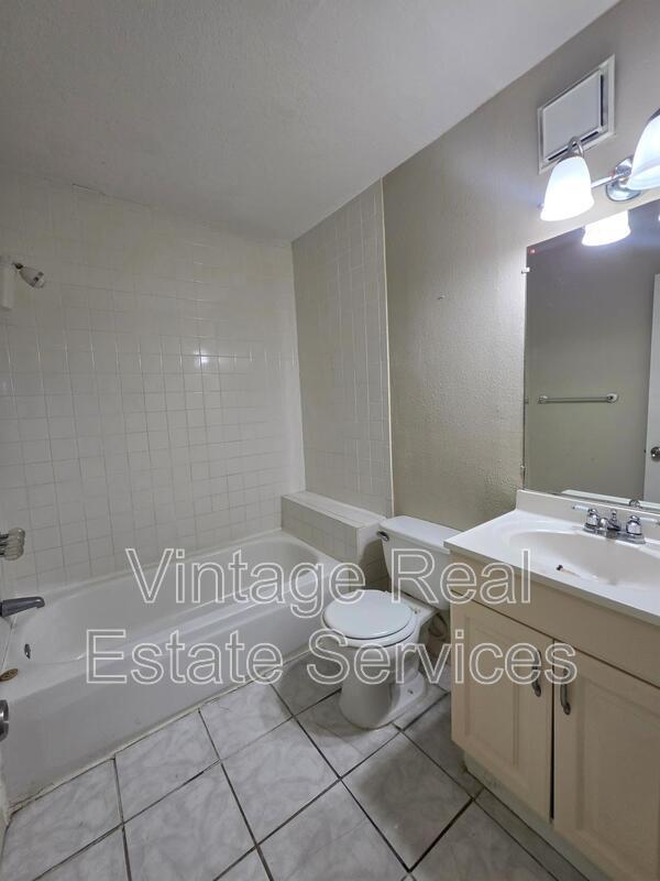1512 W Comanche Ave property image