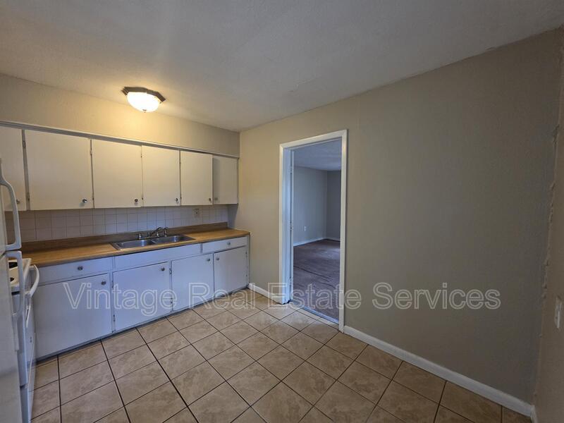 1512 W Comanche Ave property image