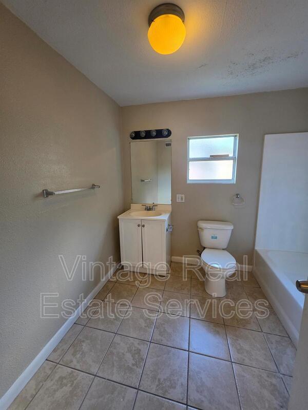 1512 W Comanche Ave property image